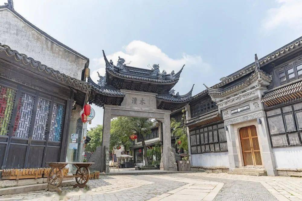 李冰冰黑红玫瑰造型优雅慵懒 光影交融旖旎梦幻